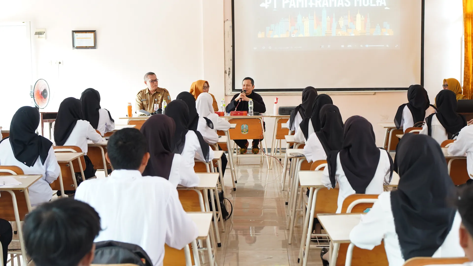 KESEMPATAN KARIER BAGI ALUMNI SMKN 1 REJOTANGAN 